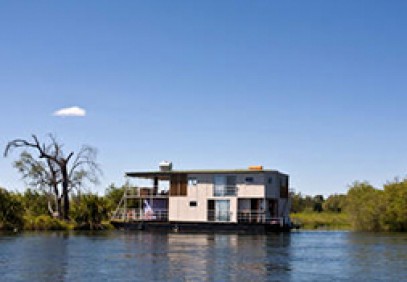 Mesmerising Africa – Houseboat, Chobe and Vic Falls