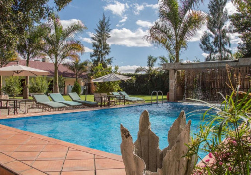 778 16004131303945 Swimming Pool 1024x600